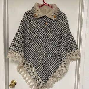 Chic Houndstooth Poncho with Fringe